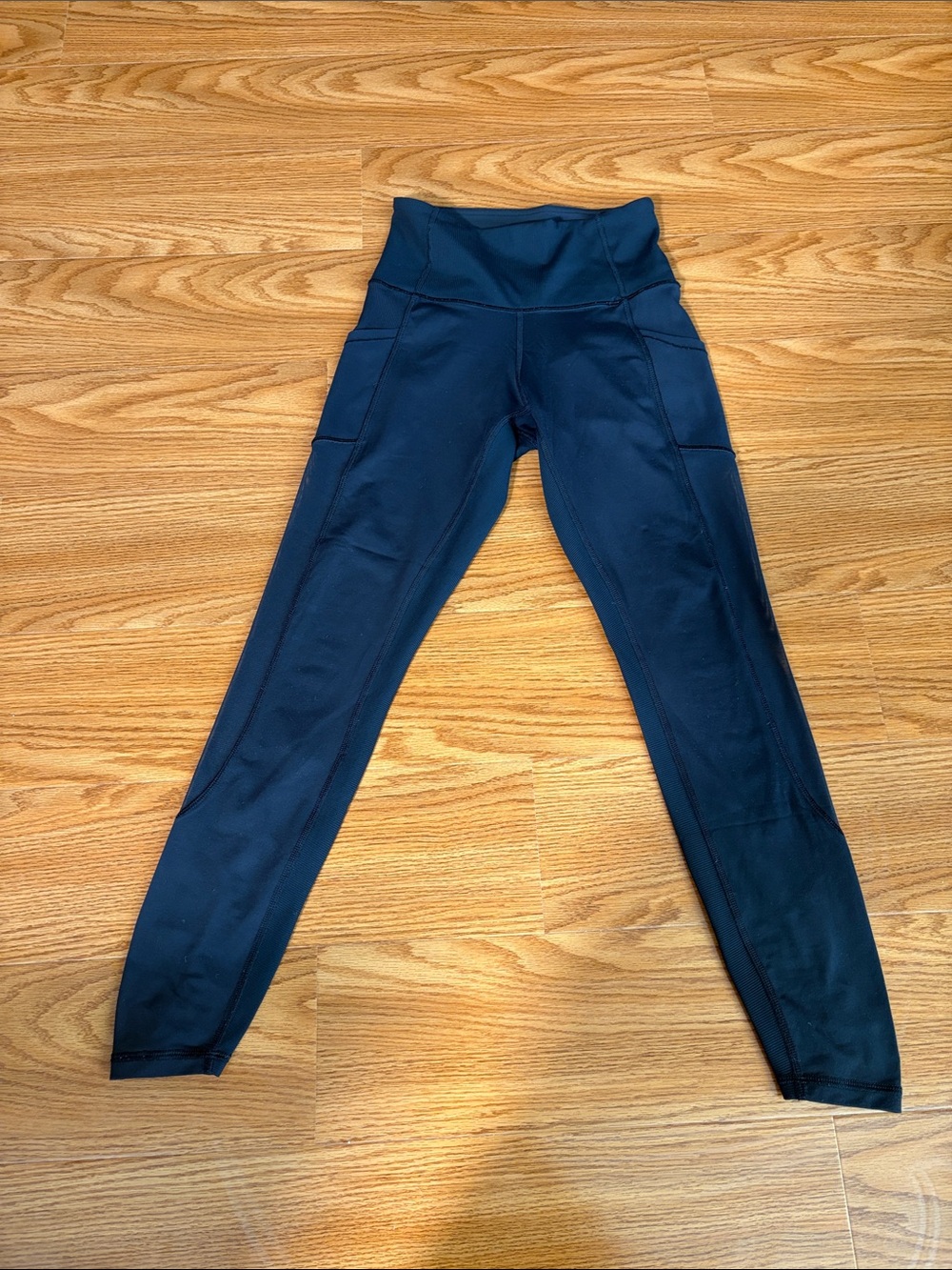 Lululemon Women’s Black Mesh Pants Size 4